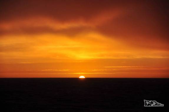 Nosso maravilhoso pôr-do-sol atravessando a temida Drake Passage